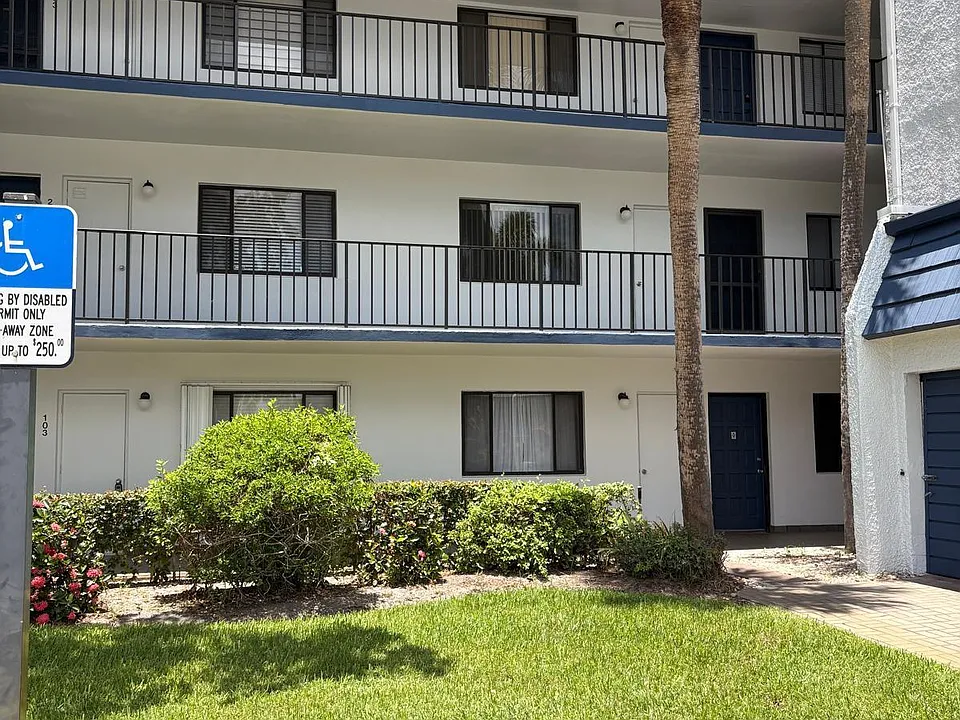 4465 Luxemburg Ct #204