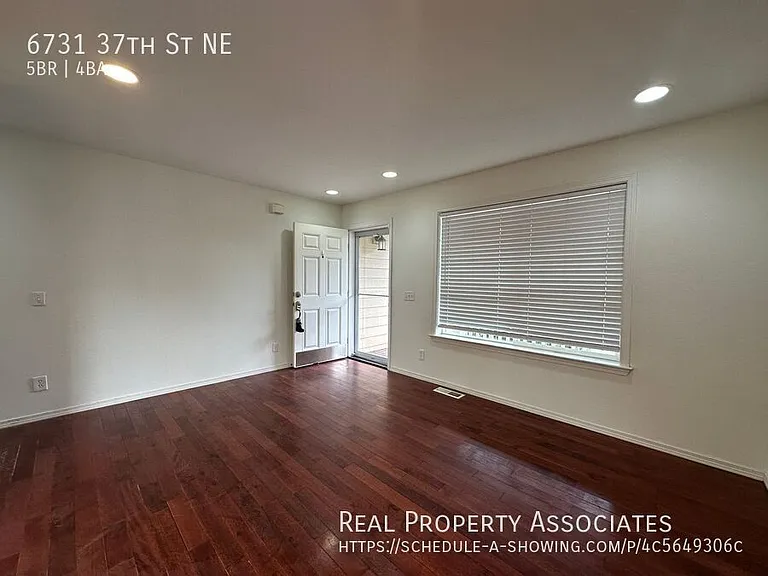 6731 37th St NE — Photo 2