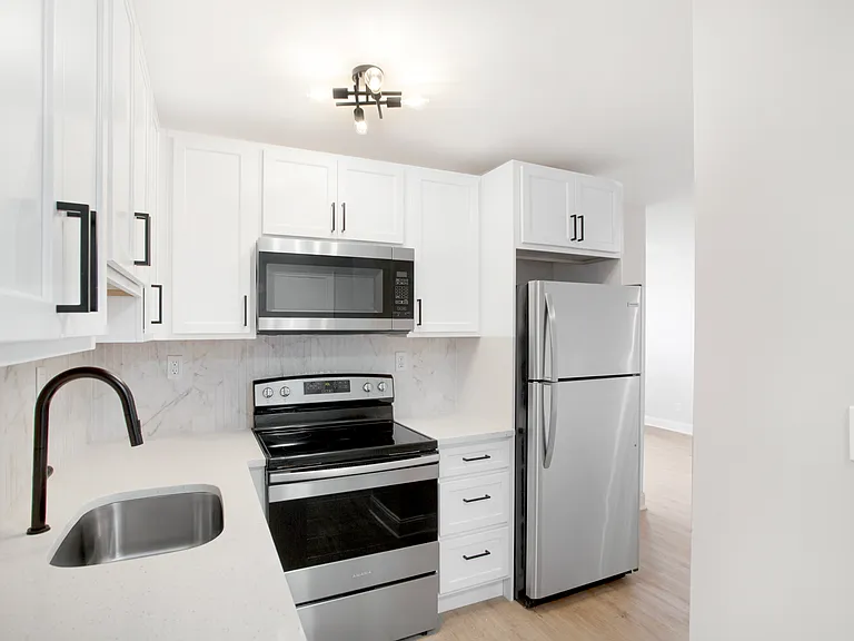 Bella Vista Apartments — Photo 2