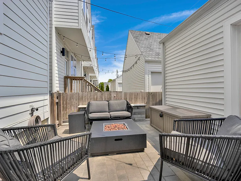 4415 W Waveland Ave — Photo 23