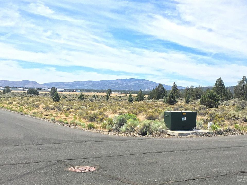 2nd image of 1051 SW Layton Ct
