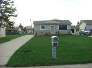 39765 Shoreline Dr, Harrison Township, MI 48045