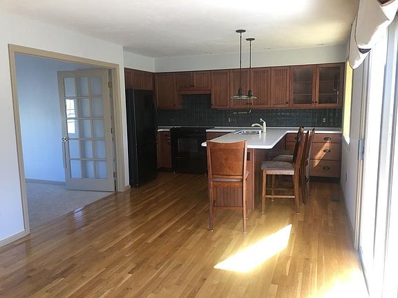 2nd image of 14 Brookdale Cir