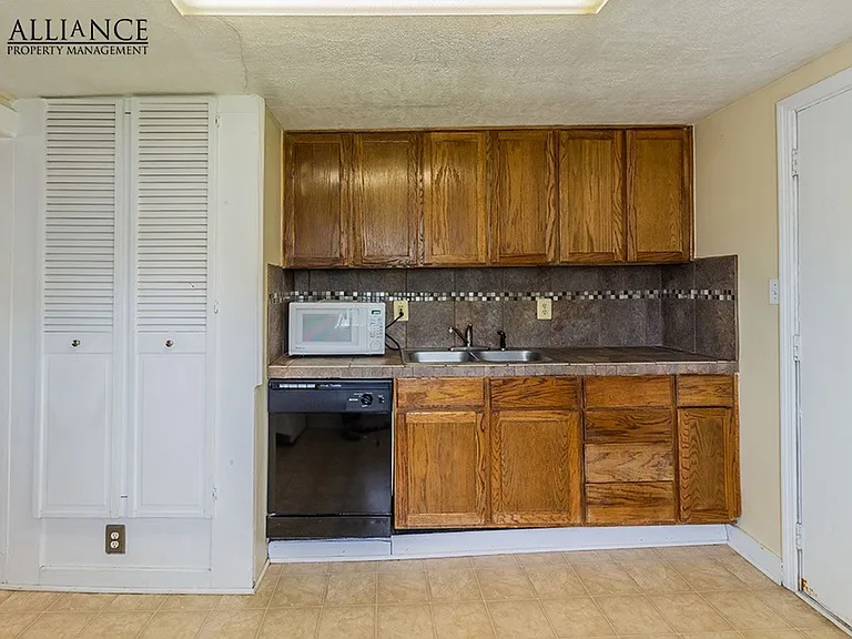 1517 Fair Ln — Photo 4