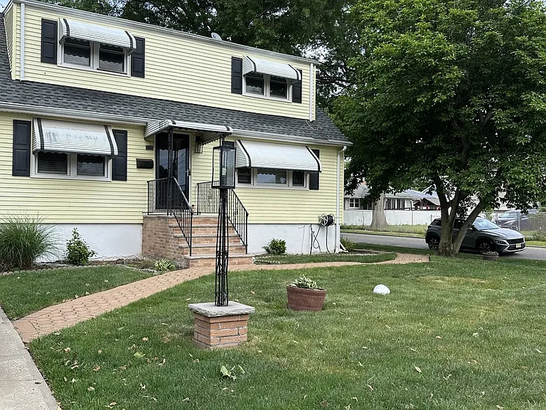 929 Warren St #2 — Photo 34