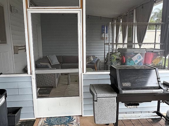 4th image of 4008 Voorne St