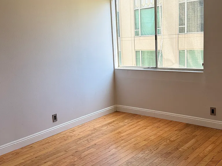 10747 Wilshire Blvd #1002 — Photo 29