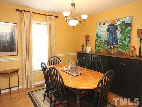 4th image of 100 Bonaparte Dr