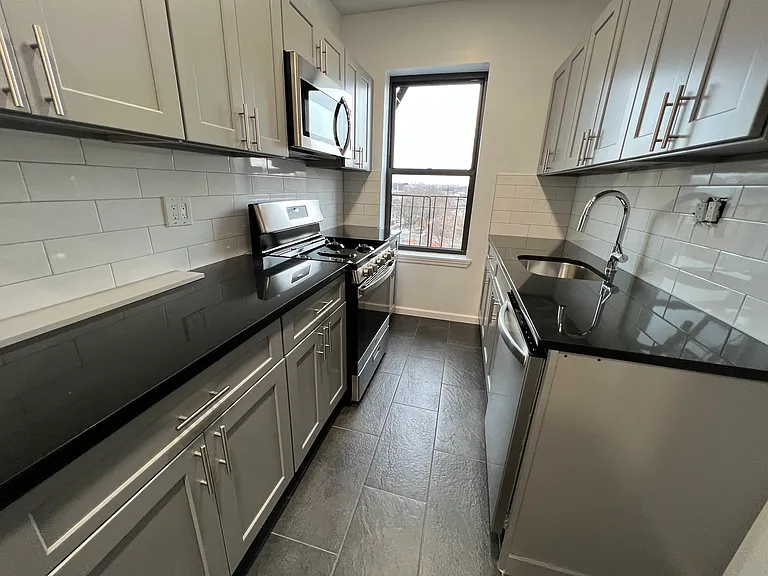 37-06 69th St #5F — Photo 1