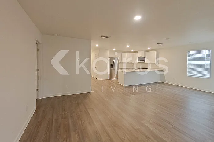 4 bed, 2.0 bath, 1684 sqft, $1,950 — Photo 4
