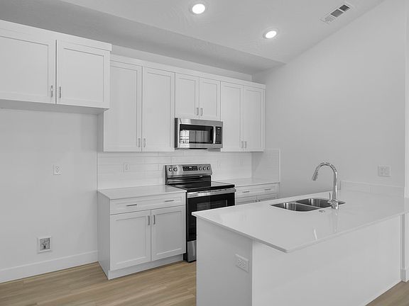 5th image of 6051 Silver Birch Ln #7-302