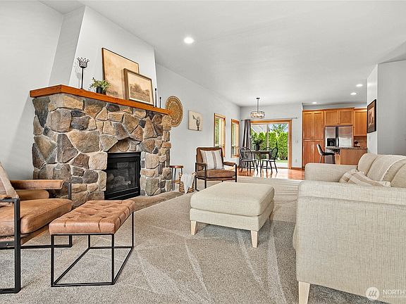 5th image of 1451 Larkspur Street