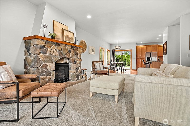 5th image of 1451 Larkspur Street
