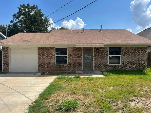 2118 Aggie Dr, Grand Prairie, TX 75051