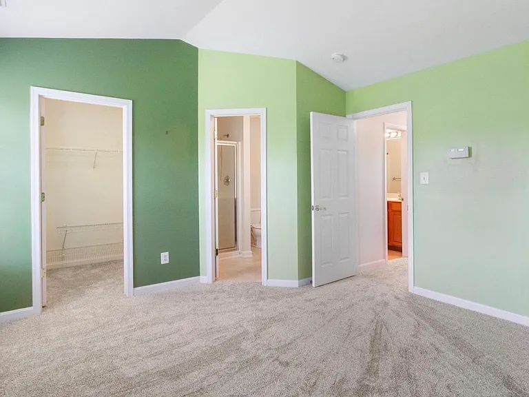 Jamestown Ln — Photo 11