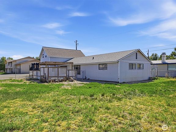 3rd image of 1602 W Fern Drive
