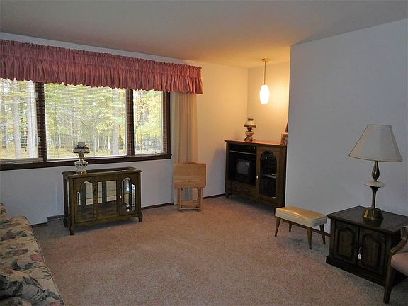 5th image of 803 Pine Dr