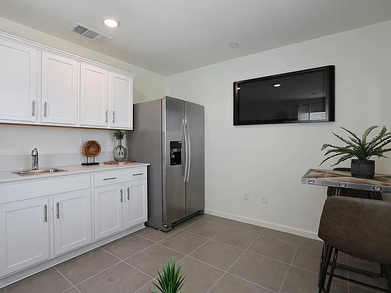 413 E Sedona Ave — Photo 3