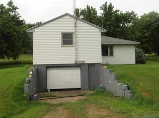 1427 Quarry Rd, Luverne, MN 56156