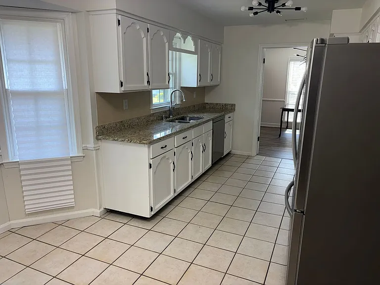 6129 Charing Dr — Photo 10