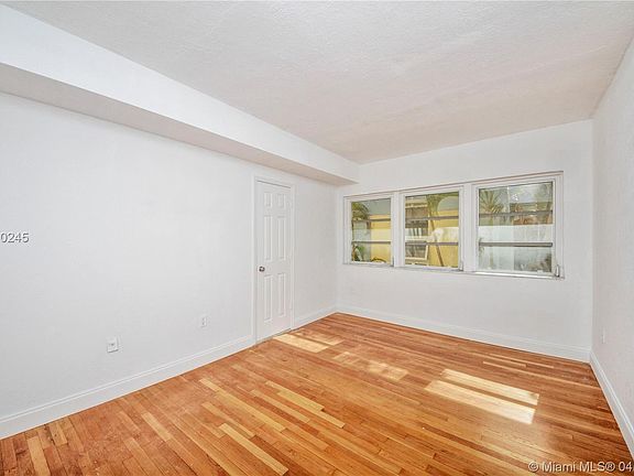 2nd image of 760 Euclid Ave APT 0204
