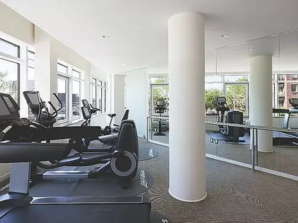 10-17 Jackson Avenue image 11 of 12