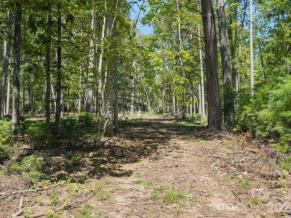1st image of 15 Mirehouse Run