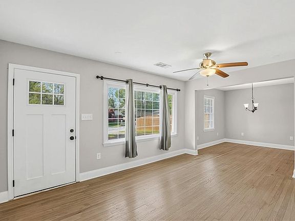 4th image of 2866 Belvedere Ln
