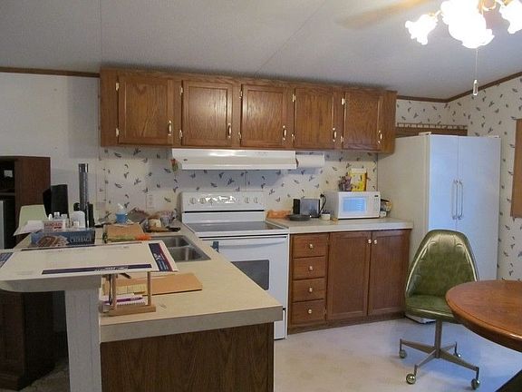 3rd image of 917 E Palmera Dr