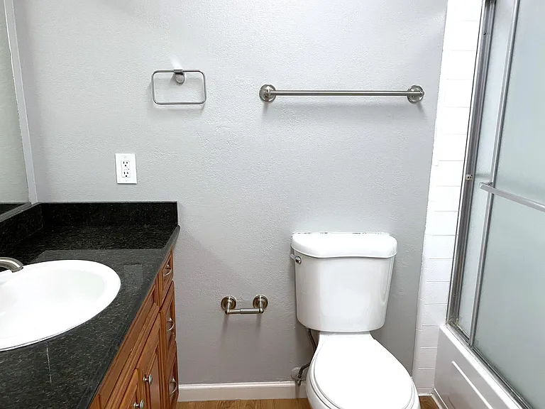 Normandy Park Apartments — Photo 13