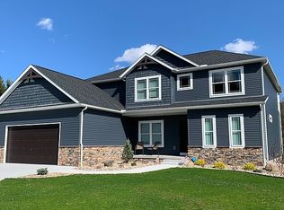 1383 Golf Course Dr NE, NEW Philadelphia, OH 44663