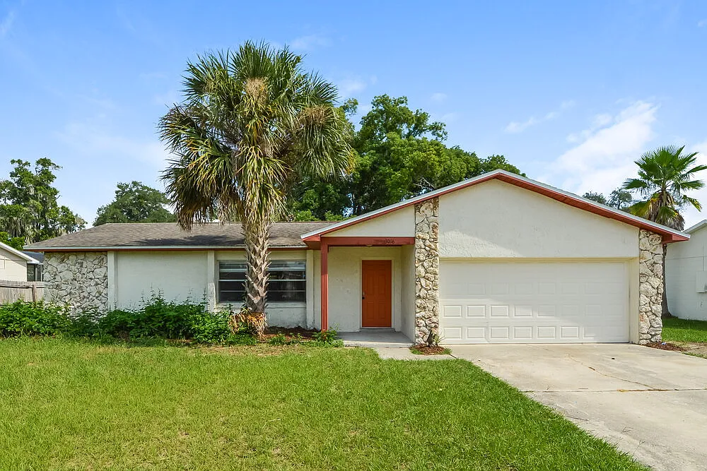 3 bed, 2.0 bath, 1384 sqft, $2,435 — Photo 1