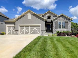 16579 S Schweiger Dr, Olathe, KS 66062
