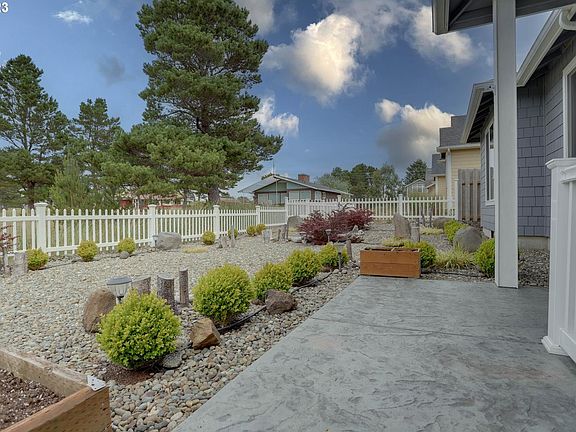 3rd image of 706 Shoreview Dr N