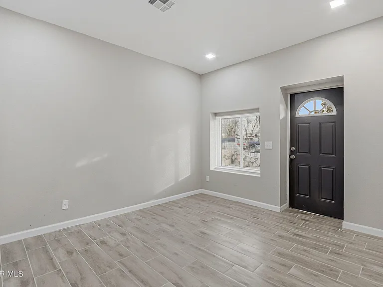 9207 Santa Rosalia Ct #B — Photo 3
