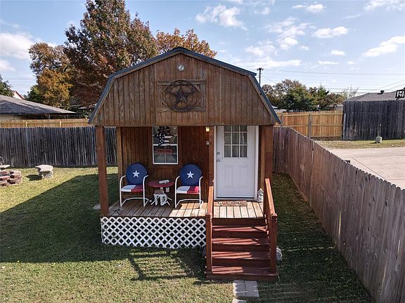 5th image of 904 Forest Glen Dr