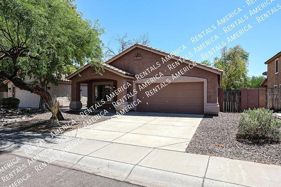 3 bed, 1702 sqft, $2,199 — Photo 1