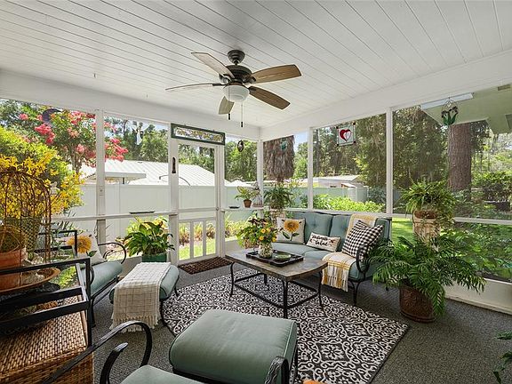 4th image of 1807 SW 36th Pl