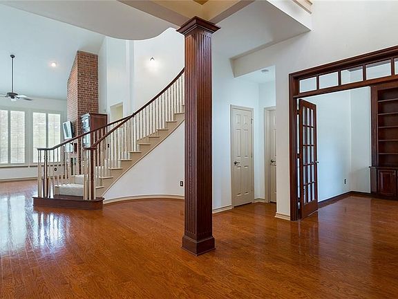 3rd image of 6913 Admirals Cove Ct