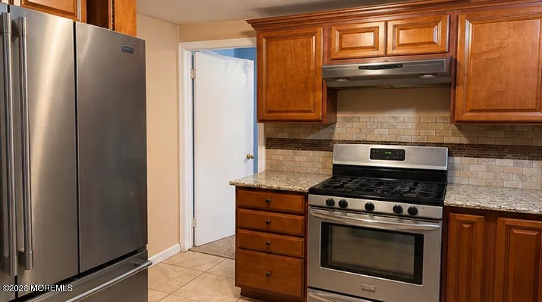 5 bed, 1.5 bath, 1775 sqft, $3,000 — Photo 4
