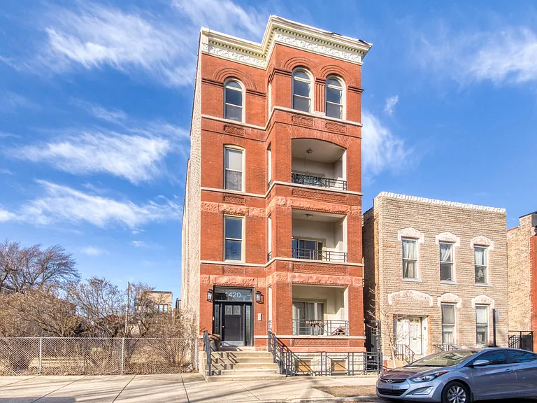 1420 W Erie St #1F — Photo 1