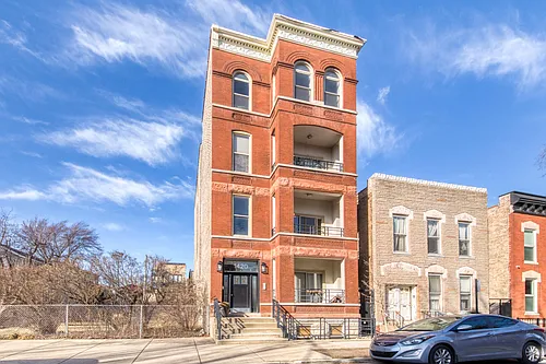 1420 W Erie St #1F Photo 1