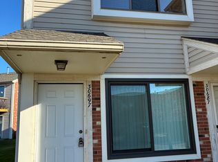 30697 Hidden Pines Ln, Roseville, MI 48066