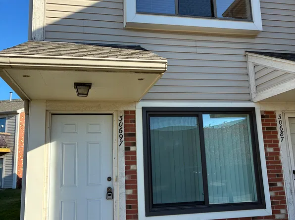 30697 Hidden Pines Ln, Roseville, MI 48066