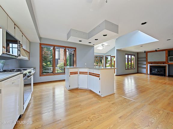 4th image of 3413 Summerhill Dr