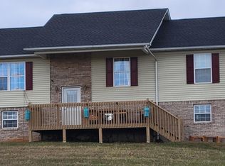 1027 Historic Hills Dr, Dandridge, TN 37725