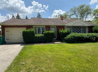 697 Hickory Dr, Buffalo Grove, IL 60089