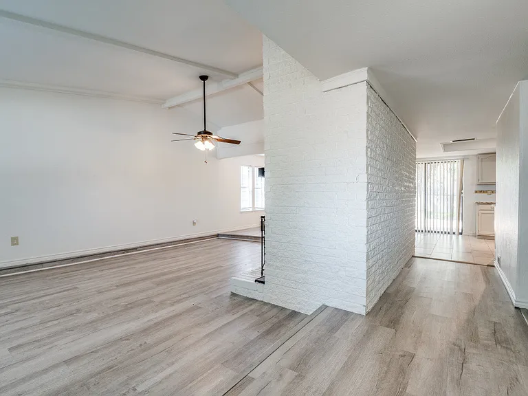 6013 Frontier Ln — Photo 5