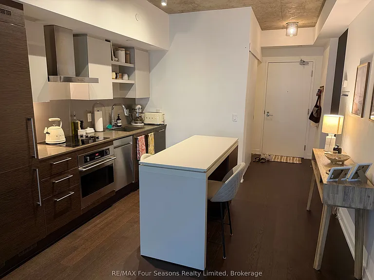 1030 King St W #325 — Photo 4