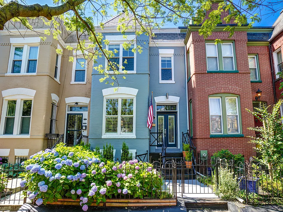 1241 G St NE